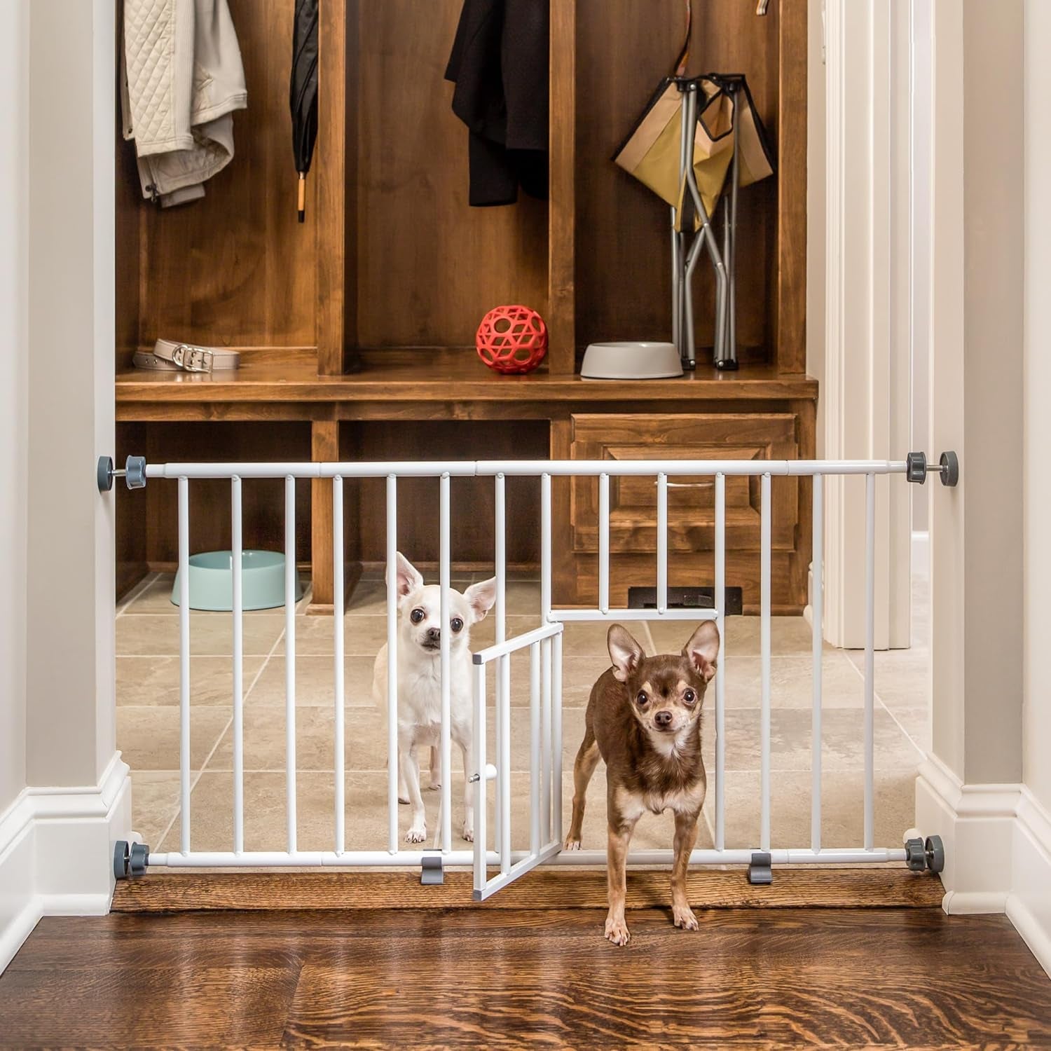 Carlson Pet Products MINI Expandable Extra Wide Pet Gate with Small Pet Door (916006), White, 18-31 Inches