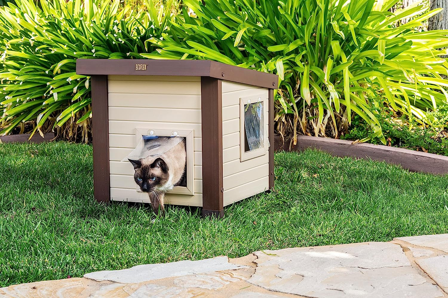 New Age Pet® ECOFLEX® Albany Outdoor Feral Cat House for Multiple Cats with Quick & Easy Assembly, 2 Vinyl Door Flaps Included, Moisture and Odor Resistant