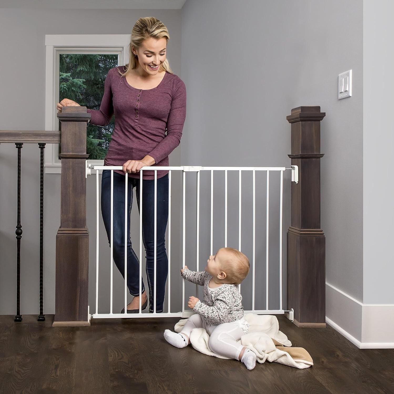 Regalo 2-In-1 Extra Wide Stairway and Hallway Walk Throughbaby Safety Gate, Hardware Mounting, White 24"X40.5"X28.5"(Pack of 1)